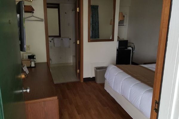 Budget Host Inn (Detroit Lakes)